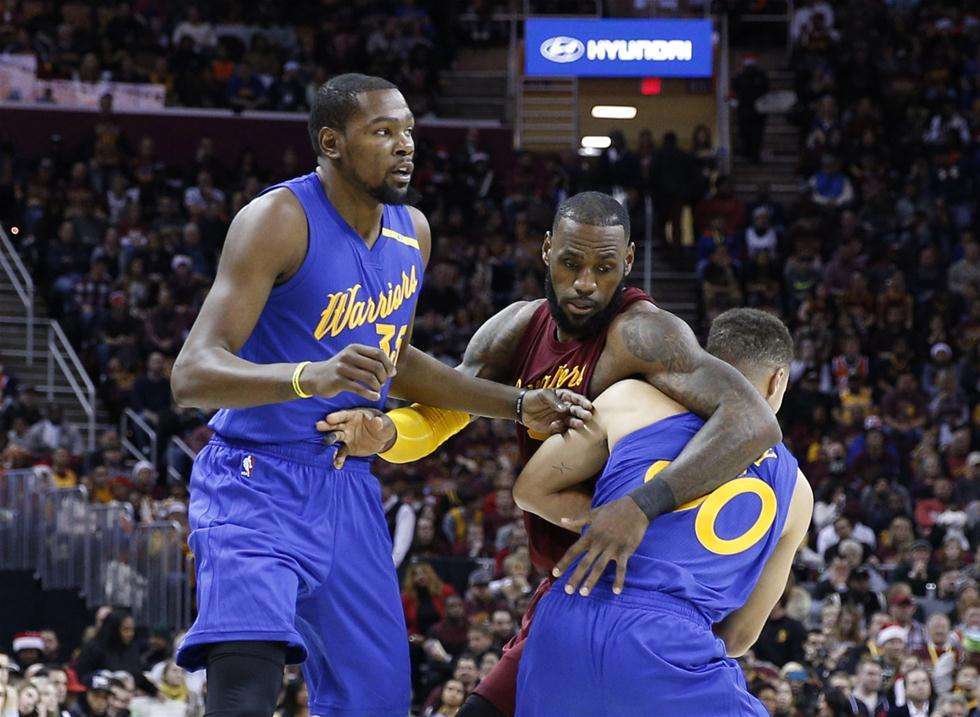  布朗森三分绝杀独行侠主场险胜勇士改写交锋纪录